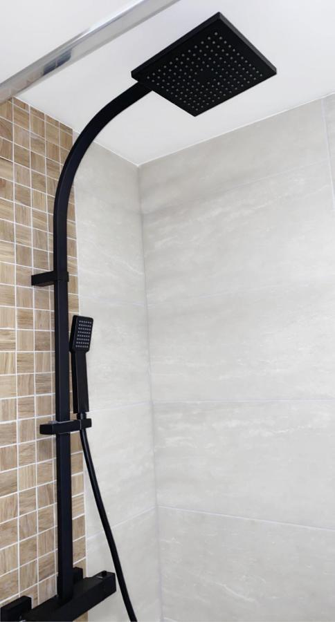 L'AppartE Black Superbe Appartement Pop ! بُيزانكون المظهر الخارجي الصورة
