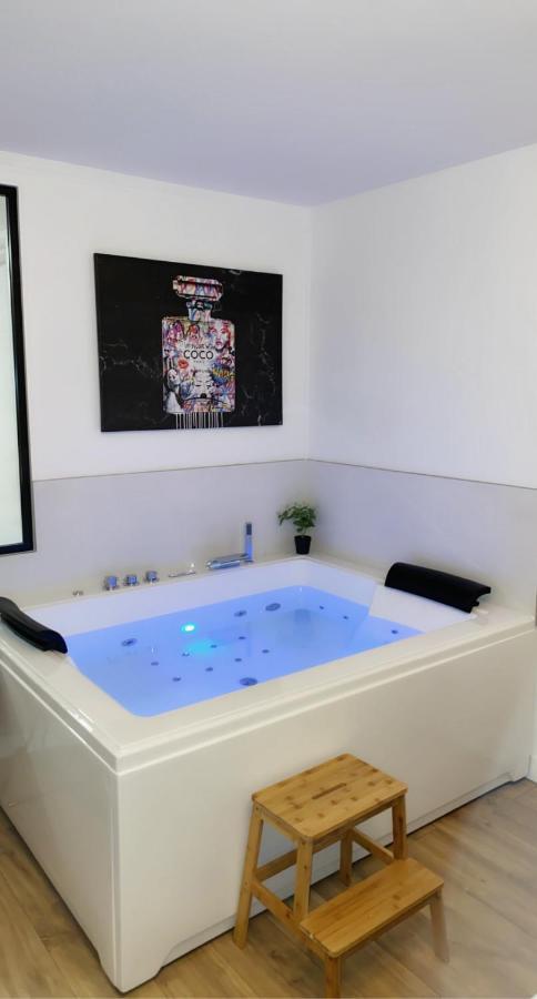 L'AppartE Black Superbe Appartement Pop ! بُيزانكون المظهر الخارجي الصورة