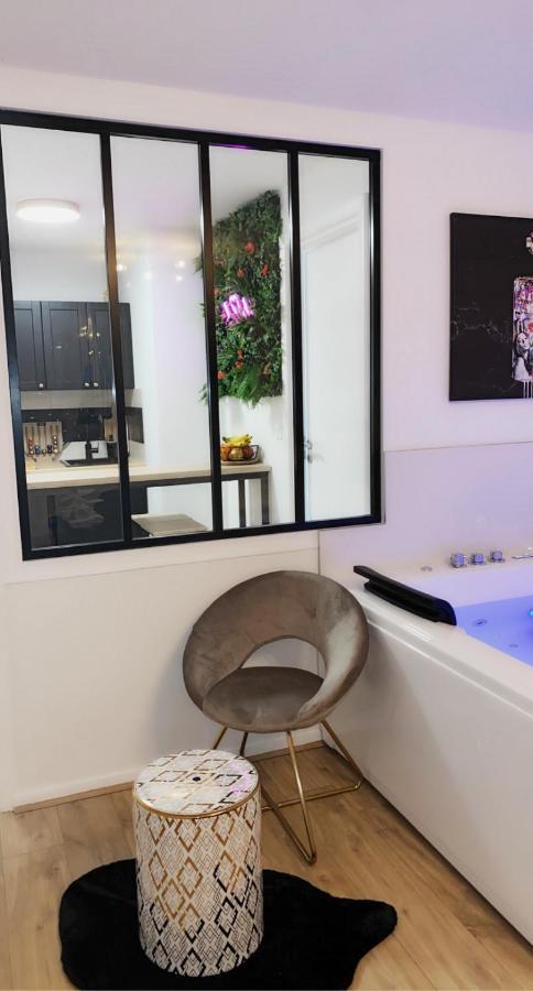 L'AppartE Black Superbe Appartement Pop ! بُيزانكون المظهر الخارجي الصورة