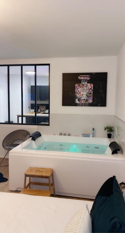 L'AppartE Black Superbe Appartement Pop ! بُيزانكون المظهر الخارجي الصورة