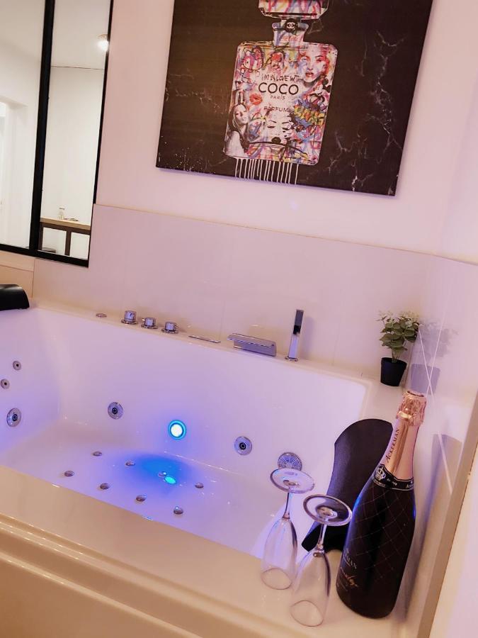 L'AppartE Black Superbe Appartement Pop ! بُيزانكون المظهر الخارجي الصورة