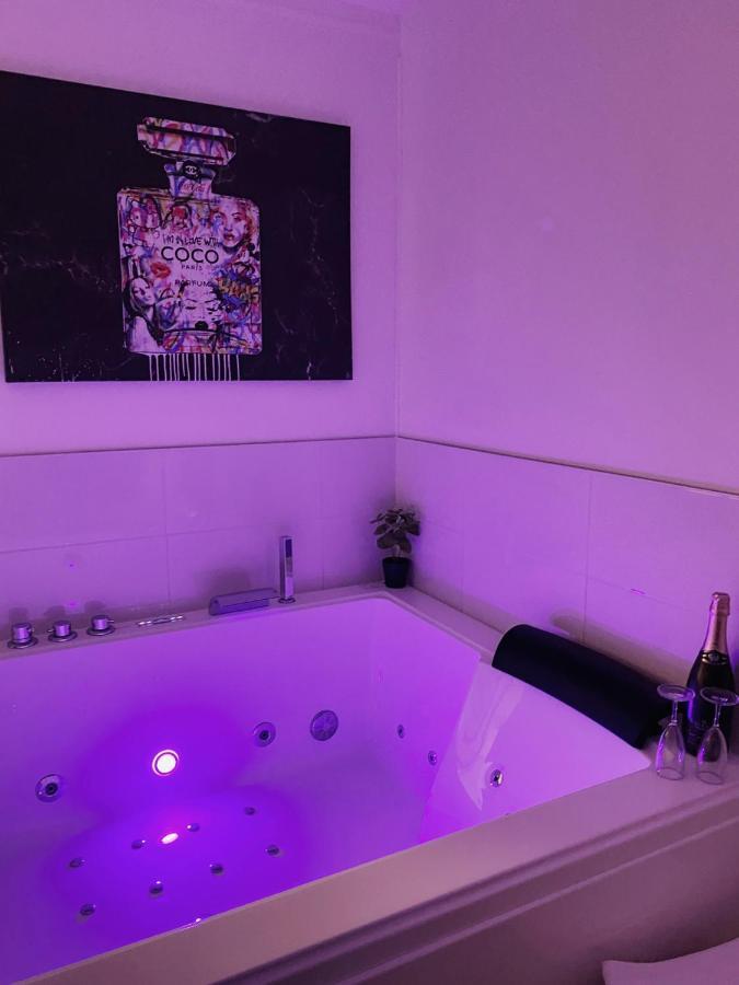 L'AppartE Black Superbe Appartement Pop ! بُيزانكون المظهر الخارجي الصورة