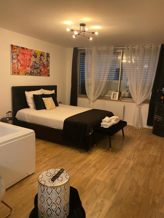 L'AppartE Black Superbe Appartement Pop ! بُيزانكون المظهر الخارجي الصورة